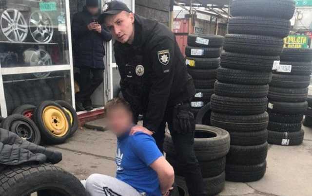 В Мариуполе пьяный водитель напал на полицейских