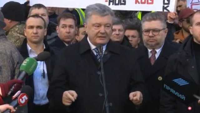 Порошенко пришел на допрос в ГБР и призвал Зеленского не становиться Януковичем