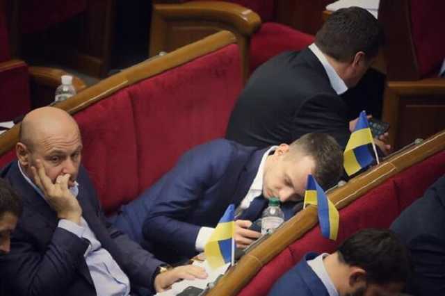 Новая Рада в "турборежиме" приняла меньше законов, чем предыдущая