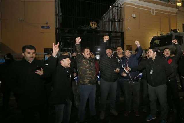 "Путін – убивця": у Стамбулі спалахнув протест під посольством РФ