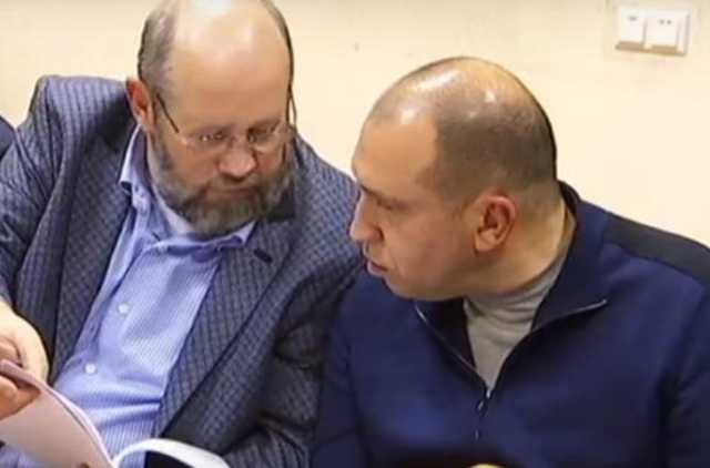 Суд не отменил арест авто и земли Вадима Альперина