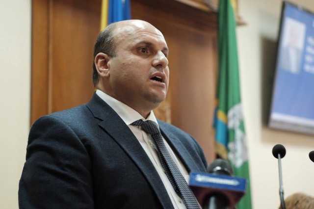 Суд відсторонив від посади підозрюваного у хабарництві голову Чернівецької облради Мунтяна