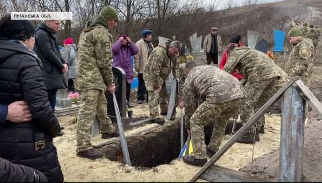 На Донбассе простились с бойцом ВСУ, убитым вражеским снайпером