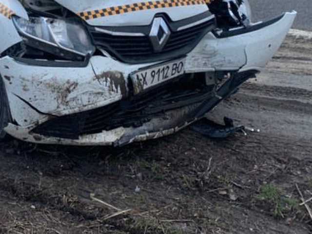 В Харькове пьяный водитель на Opel вышел на «встречку» и врезался в такси