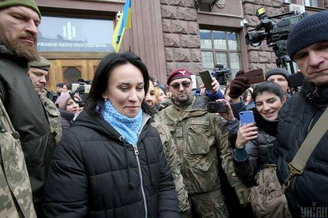 “Що бл*ть, крім Пороха, усі сц*куни?”: Маруся Звіробій закликала “попустити” Зеленського