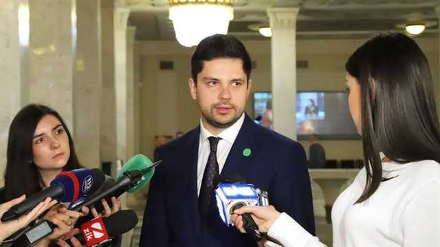 В "Слуге народа" на вечернее заседание фракции пригласили Рябошапку, Сытника и Зеленского