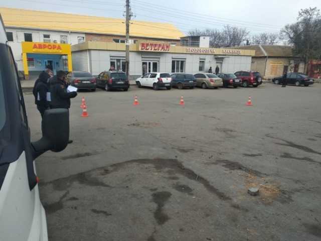 На асфальте – следы крови: в селе под Запорожьем произошла стрельба