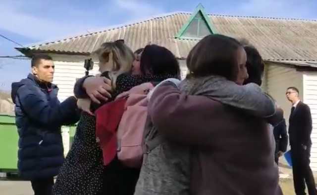 Конец карантина: жители Новых Санжар теперь молятся за эвакуированных