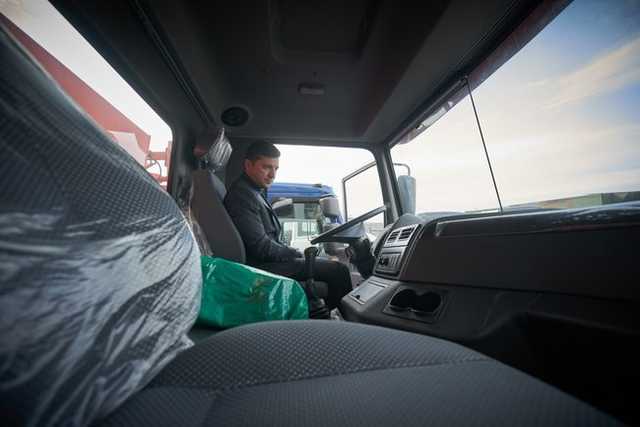 Зеленский посидел за рулем "КрАЗа"