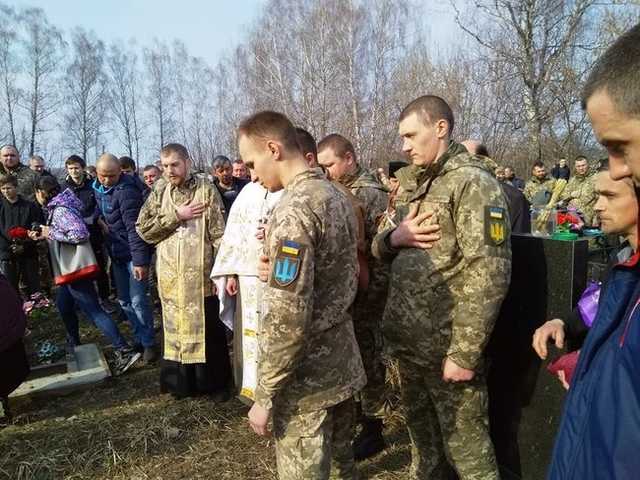 На Черниговщине попрощались с убитым на Донбассе защитником Украины
