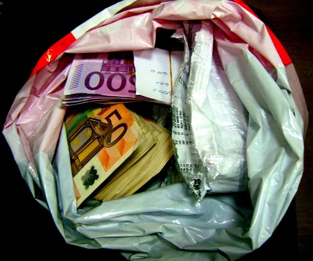 Українець намагався ввезти півмільйона євро