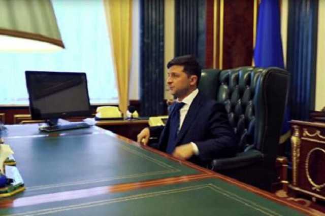 Зеленский пожаловался на свой рабочий кабинет