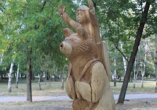 В Запорожье упала статуя и убила девочку: руководство парка нашло отмазку