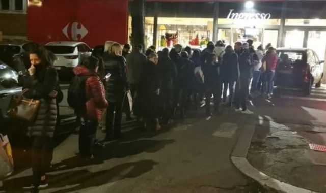 В Италии из-за "коронавирусного" карантина началась паника: люди штурмуют супермаркеты