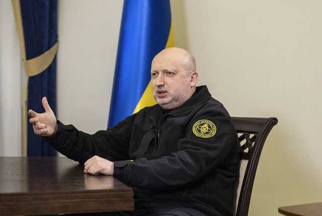 Турчинов рассказал, как в момент оккупации Крыма звонил Путину