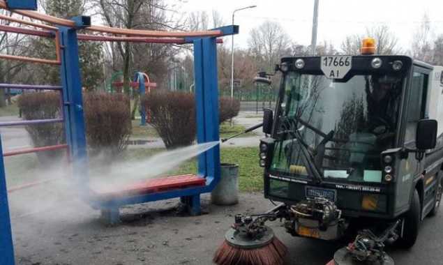 В Броварах из-за угрозы коронавируса начали дезинфицировать остановки, детские площадки и скамейки