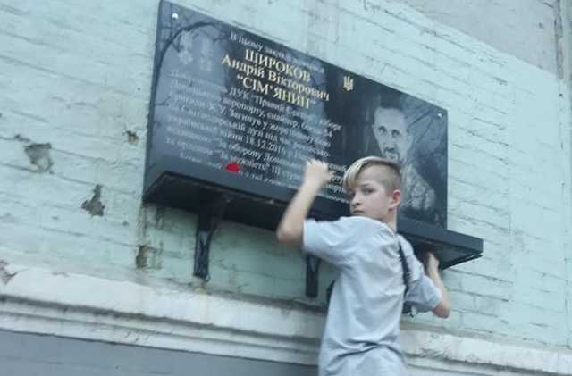 Трогательное фото детей погибшего защитника Украины поразило сеть