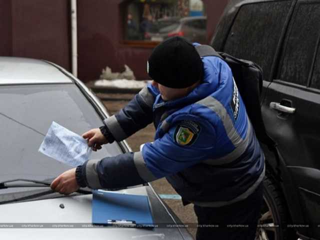 Инспекторы по парковке смогут задерживать нарушителей