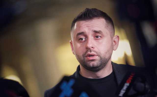Арахамия о поездке нардепов в Москву: Медведчука и Ко нужно отправить на карантин