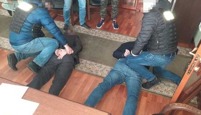 СБУ задержала сотрудников Минюста, вымогавших у фермера более $1 млн