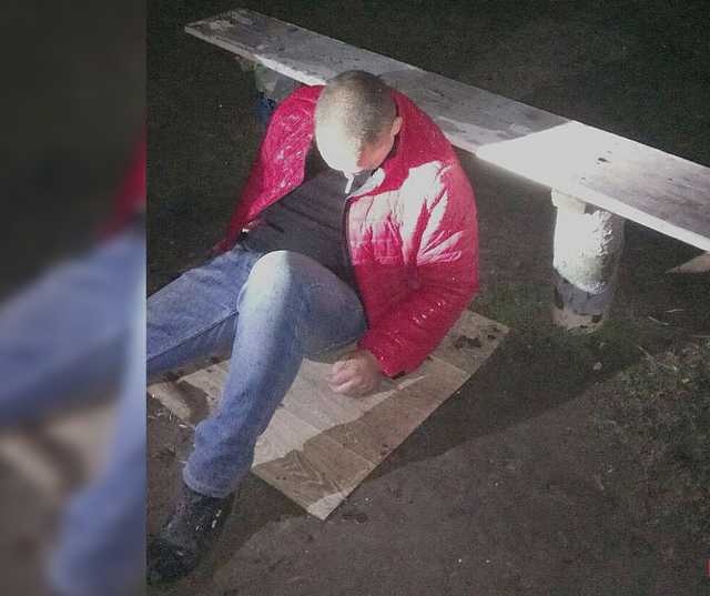 В Днепре нашли мужчину с ножом в животе