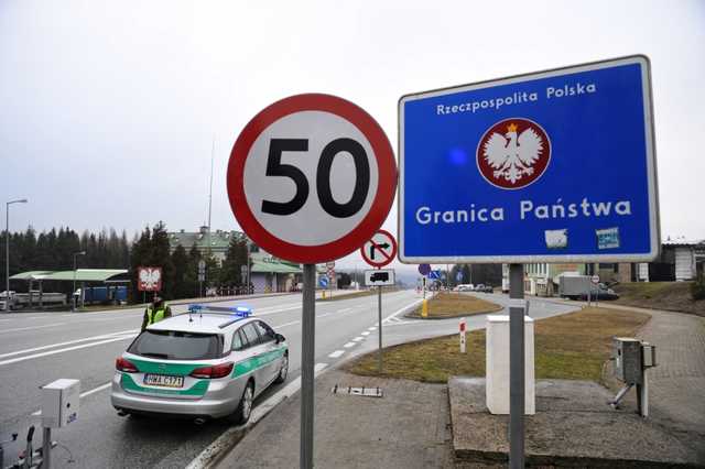 Польща закрила кордон з Україною, українці можуть повернутися через три пункти пропуску