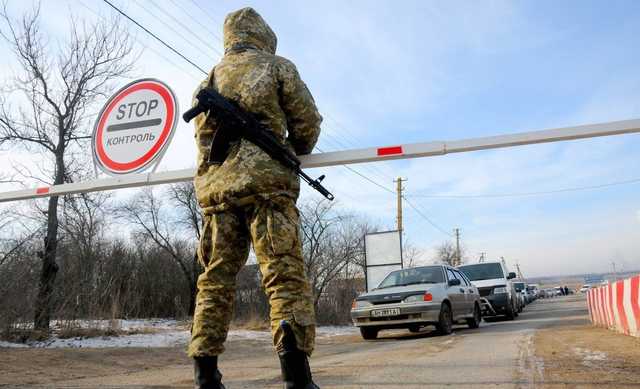 Из-за коронавируса пункты пропуска на Донбассе закроют на две недели