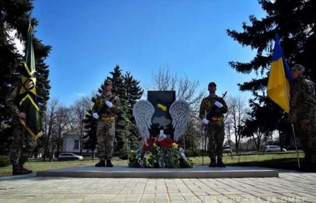 У Мар’їнці відкрили пам’ятник захисникам України