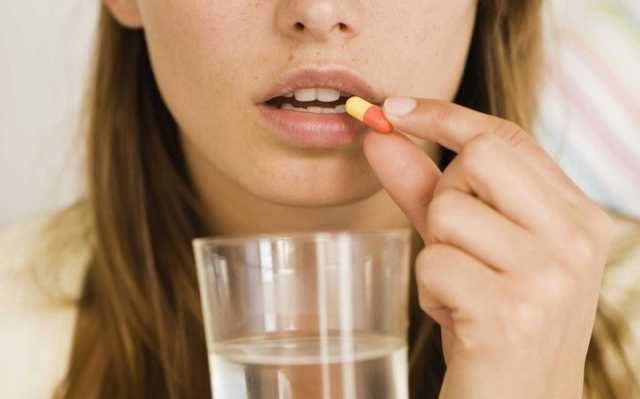 Ибупрофен опасен: Во Франции сказали, каким лекарством надо сбивать жар при коронавирусе