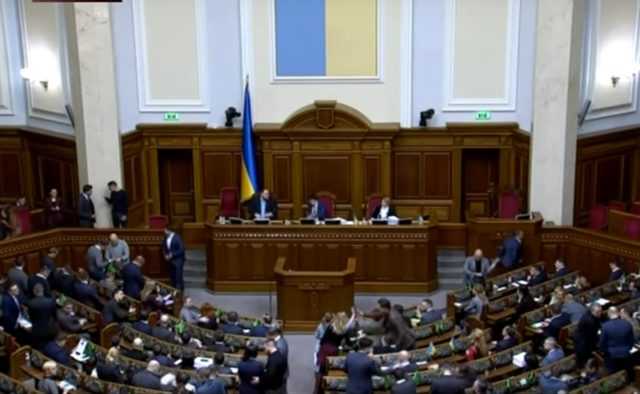 Депутаты собрались на внеочередное заседание Рады