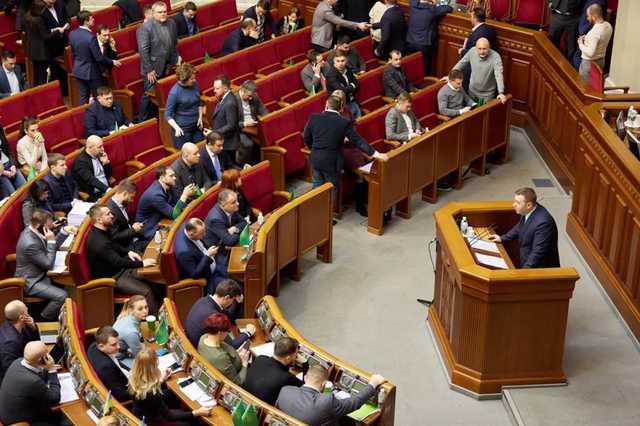 Рада отменила пленарные заседания из-за карантина