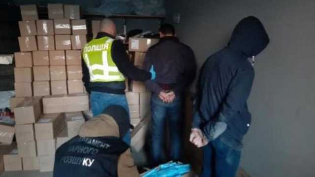 В Киеве вооруженная банда украла у предпринимателей 100 тысяч медицинских масок