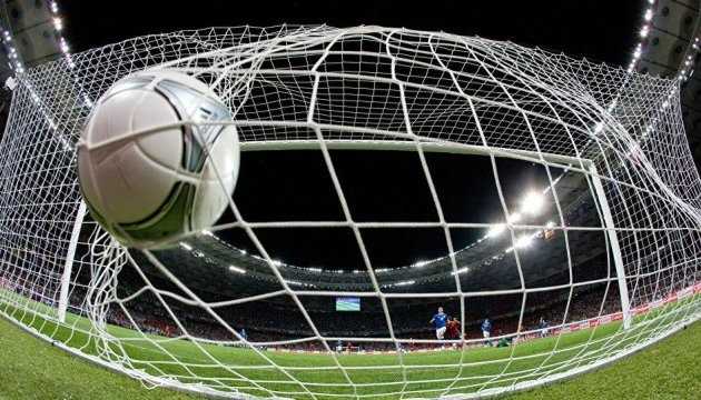 Чемпионат Украины по футболу приостановлен