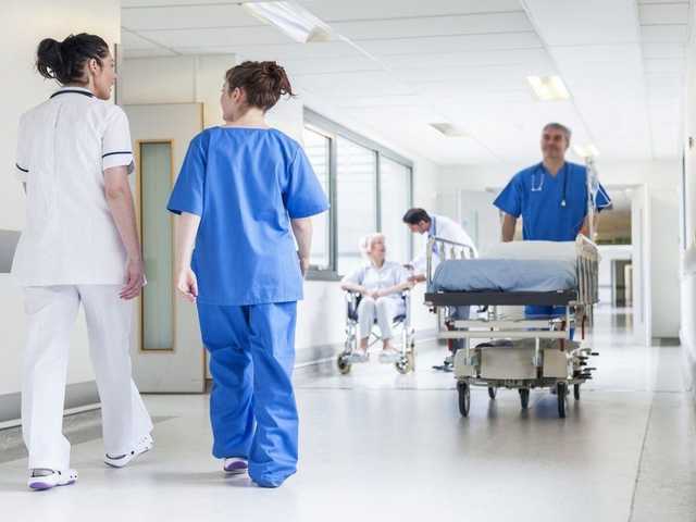 Украине нужно думать о мобилизации медработников – эксперт