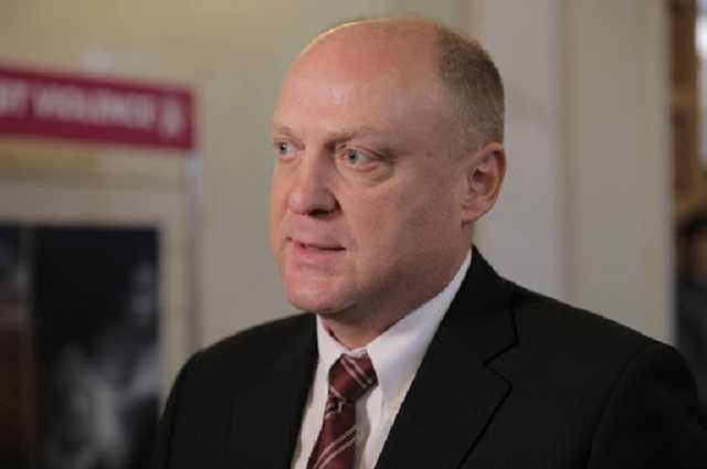 Бурмич — политик. Лучше бы продолжал торговать