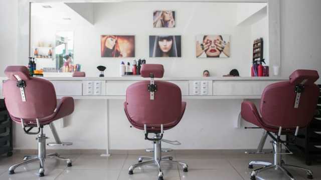Из-за закрытия салонов красоты в Киеве начался бум заказов у косметологов на дому