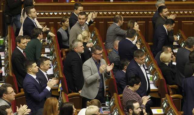 Рада готовит экстренное заседание: проголосуют за ЧП и сократят расходы из-за коронавируса