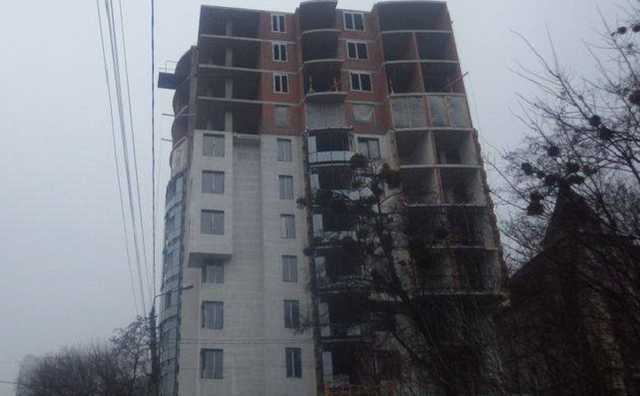 В Киеве ввели в эксплуатацию незаконную 10-этажку на участке Билозир