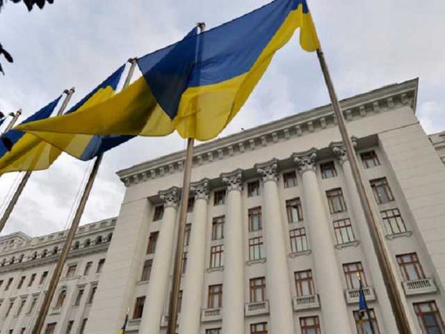 У Зеленского объяснили, почему не намерены вводить чрезвычайное положение