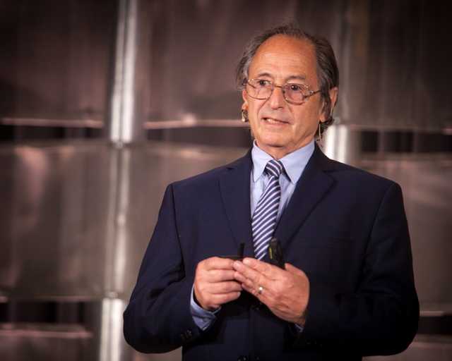 "Главное – контролировать панику": нобелевский лауреат спрогнозировал скорый конец пандемии коронавируса