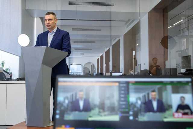 Еще рано говорить о возобновлении работы школ — Кличко