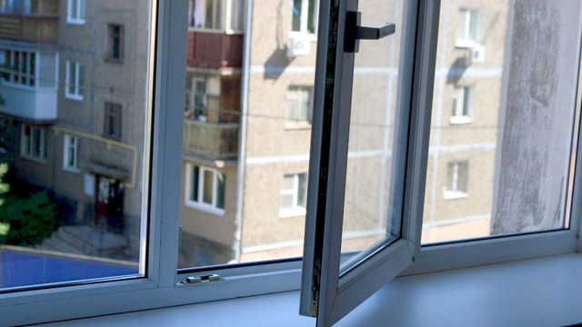 Во Львове пенсионер выбросился с 5 этажа больницы