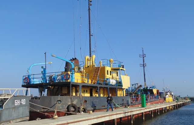 Фирма олигарха Вадима Новинского воровала песок при дноуглублении в порту Очакова