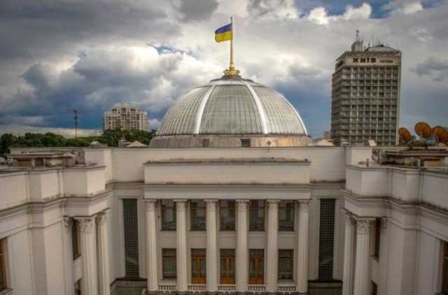 Маски й рукавички - нардепів готують до позачергового засідання Ради