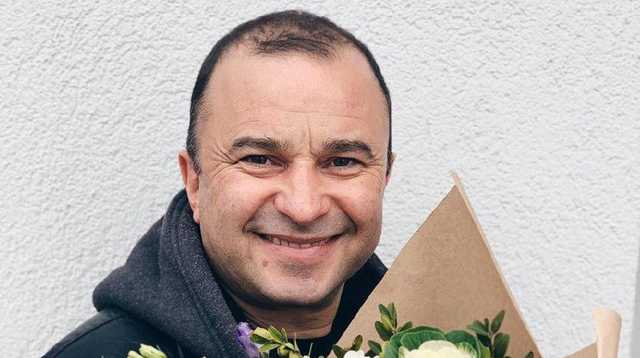 Виктор Павлик продает авторские маски