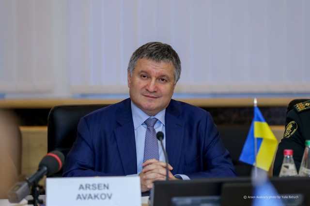 Аваков назвал “идиотами” тех, кто считает, что он устроит государственный переворот