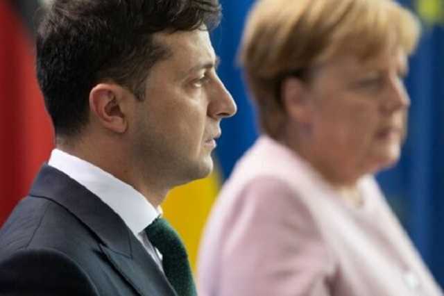 Зеленский созвонился с Меркель