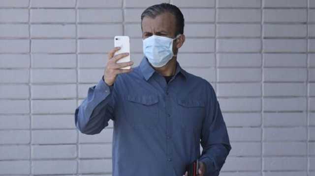 Коронавирус передается через телефон: как его очистить