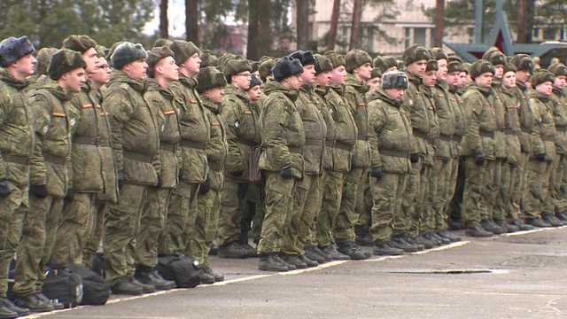 У РФ зібрали тисячі військових на підготовку до параду