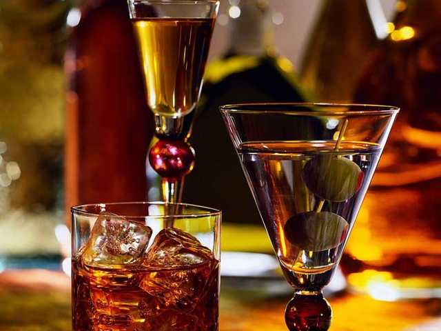 Ученые объяснили, почему в период вспышки коронавируса опасно принимать алкоголь